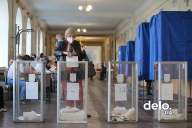 Фото 15 — День выборов: как Украина голосует во время пандемии (ФОТОРЕПОРТАЖ)