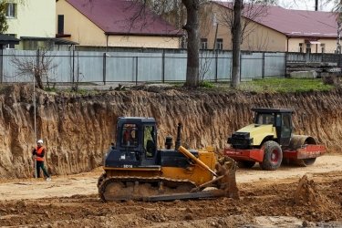 строительство многоэтажек в Гостомеле, спецтехника
