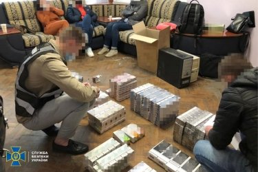 Фото 8 — СБУ перекрыла канал поставки контрафактных сигарет и алкоголя из "ДНР" (ФОТО)