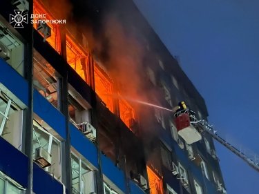 Фото 5 — Росія атакувала промислову інфраструктуру Запоріжжя: 13 загиблих, понад 100 поранених (ФОТО, ВІДЕО)