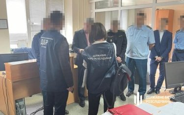 Фото 2 — Обыски на Киевской таможне: ГБР раскрыло схему занижения стоимости автомобилей из Грузии