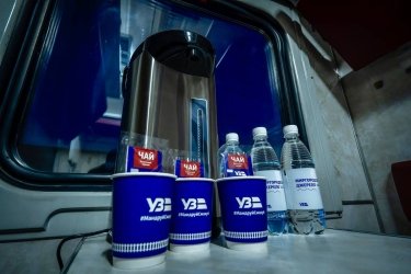 Фото 5 — У Бучі запрацювали вагони незламності з теплом, Starlink та зарядками (ФОТО)