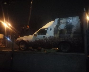 Фото 2 — В Киеве "сносят" нелегальные автокофейни