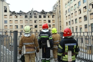 Фото 2 — В Харьковской области из-за обстрелов повреждены дома, объект инфраструктуры, офисные помещения и автомобили