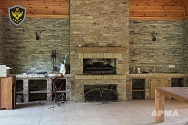 Фото 4 — Квартири, маєтки, земельні ділянки: для елітної нерухомості ексочільника МВС Захарченка шукають управителя (ФОТО)