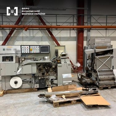 Фото 4 — Суд вернул подсанкционному контрабандисту сигаретную линию, изъятую БЭБ: реакция АРМА