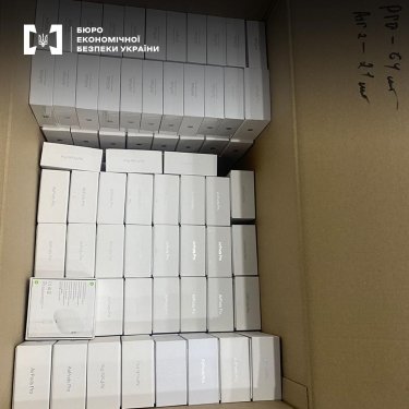 Фото 11 — Троє "чарівників" з Одеси "перетворювали" контрафакт на продукцію Apple: які вироки отримали (ФОТО)