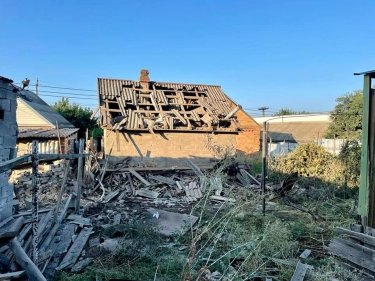 Фото 7 — Россияне атаковали из "Градов" Днепропетровщину: уничтожили дом, повредили 104 солнечные панели и ранили женщину