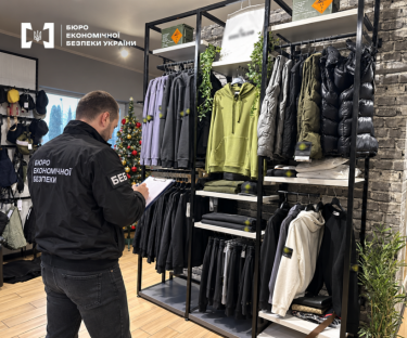 Фото 2 — В Україні викрили підпільне виробництво одягу відомих світових брендів: як працювала схема