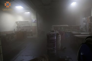 Фото 9 — В ГСЧС показали тушение пожара на центральном рынке Днепра (ФОТО, ВИДЕО)
