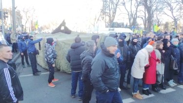 Фото 7 — Столкновения под Радой: противники рынка земли устроили потасовку с полицией (ФОТО, ВИДЕО)