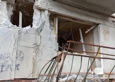 Фото 9 — Войска РФ усиленно обстреливают агломерацию Северодонецка: повреждено более 20 зданий, есть погибшие (ФОТО)