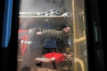 Фото 2 — С территории "Азовстали" выехали автобусы с украинскими военными