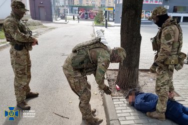 Фото 2 — СБУ задержала поклонника "Новороссии", который в 2014 году поднимал российский флаг над Харьковской мэрией