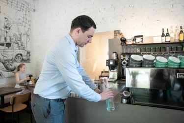 Фото 3 — В Киеве тестируют приложение, показывающее бюветы и заведения, где можно бесплатно набрать питьевой воды