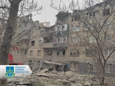 Фото 11 — В Славянске в результате ракетного обстрела частично разрушена пятиэтажка: погибло восемь человек (ФОТО, ВИДЕО)