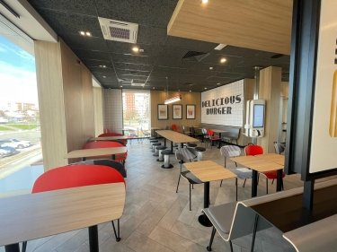Фото 3 — В Україні відкрився перший за час війни новий McDonald’s