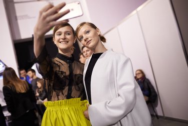 Фото 45 — Ukrainian Fashion Week в разгаре: закулисье, шоу-румы, Андре Тан и Подолян (фото)