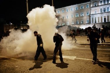 Фото 7 — В Греции начались массовые беспорядки в ответ на принятое правительством жесткое кредитное соглашение с ЕС