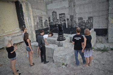 Фото 8 — На Андреевском "Эста Холдинг" устроил очередную арт-выставку на стройплощадке
