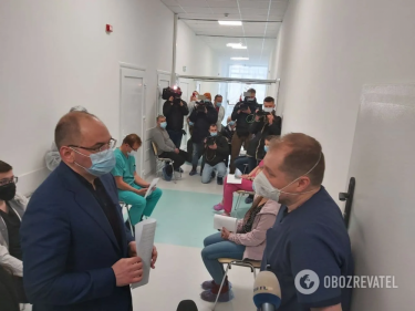 Фото 3 — Министр Степанов вакцинировался от Covid-19 в прямом эфире (ФОТО, ВИДЕО)