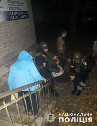 Фото 7 — При обстреле Запорожья среди многоэтажек упали неразорвавшиеся кассетные снаряды: жителей эвакуируют