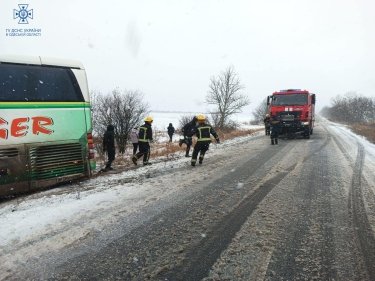 Фото 24 — Из-за непогоды в Украине заработал штаб по ликвидации ЧС на дорогах: самая проблемная - Одесская область (ФОТО)