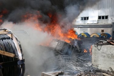 Фото 8 — РФ обстріляла з РСЗО чотири підприємства Харкова, зокрема кабельний завод: є поранені (ФОТО, ВІДЕО)