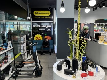 Фото 2 — Попит на зарядні станції зріс на 100%, а смартфони й ноутбуки можуть подорожчати на 50% — "Кібернетики"