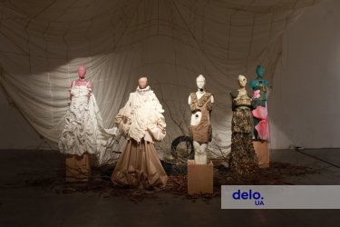 Фото 4 — Ukrainian Fashion Week відкрила 50-й сезон: на честь ювілею на подіум повернулися Бизов та Анісімов