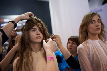 Фото 19 — Ukrainian Fashion Week в разгаре: закулисье, шоу-румы, Андре Тан и Подолян (фото)