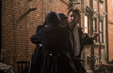 Фото 4 — Со словарем в голове: об исторической драме "Гений и безумец"