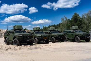 Фото 2 — "Українська бронетехніка" передала Нацгвардії першу партію машин "Новатор-2" з РЕБ