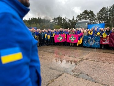 Фото 6 — Украина вернула домой из плена 205 военных и гражданских (ФОТО)