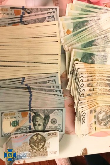Фото 5 — За "услуги" просили до $5 тыс.: СБУ заблокировала еще 3 схемы нелегального выезда за границу (ФОТО)