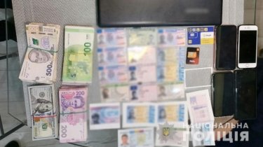 Фото 4 — СБУ с полицией накрыли схему по изготовлению поддельных документов стран ЕС (ФОТО, ВИДЕО)