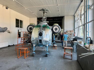 Фото 7 — В Україні арештували російські й білоруські авіазапчастини та вертоліт: їх хочуть передати ЗСУ (ФОТО)