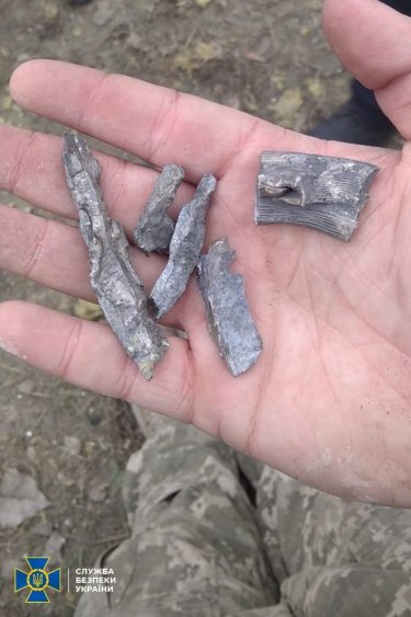 Фото 6 — Бойовики посилили обстріл: снаряд потрапив у двір ліцею, де знаходилися 30 учнів