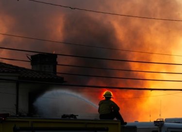 Фото 18 — Найбільш руйнівні пожежі в історії Лос-Анджелеса знищили 10 000 будівель, загинули 10 людей: які знаменитості втратили маєтки (ФОТО, ВІДЕО)