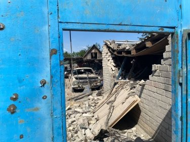 Фото 2 — Оккупанты обстреляли Херсон: пострадали три человека (ФОТО)
