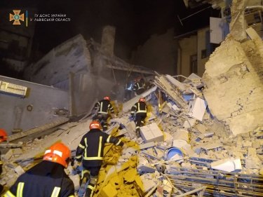 Фото 3 — В центре Львова обрушился жилой дом