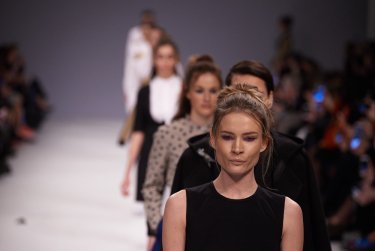 Фото 42 — Ukrainian Fashion Week в разгаре: закулисье, шоу-румы, Андре Тан и Подолян (фото)