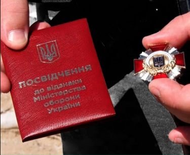 Фото 3 — К празднику Защитников и защитниц Украины аптека "Подорожник" передала ВСУ уже 20-ю машину скорой помощи