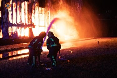 Фото 13 — В Тернополе сгорел завод по производству пенопласта (ФОТО, ВИДЕО)