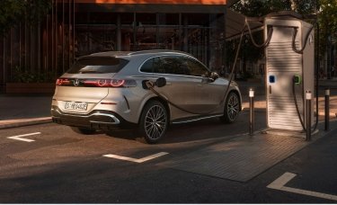 Фото 2 — Mercedes-Benz презентував електрокар зі штучним інтелектом та 3D-навігацією