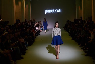 Фото 39 — Ukrainian Fashion Week в разгаре: закулисье, шоу-румы, Андре Тан и Подолян (фото)