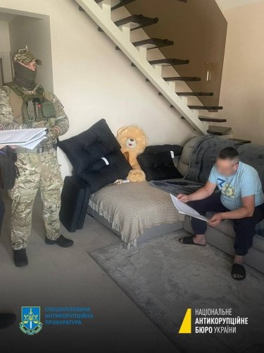 Фото 6 — НАБУ задержало главу Тернопольского облсовета и заместителей главы ОВА при получении взятки (ФОТО)