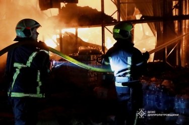 Фото 3 — Склад Varus у Дніпрі постраждав через російську атаку: це другий удар за місяць (ФОТО)
