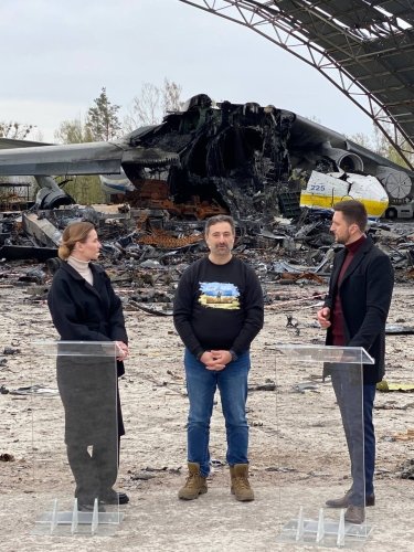 Фото 3 — "Укрпошта" випустить марку з дитячим малюнком літака "Мрія"