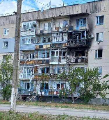 Фото 17 — Оккупанты продолжают масштабные обстрелы Луганщины: повреждены еще десятки домов, в Северодонецке погибли люди